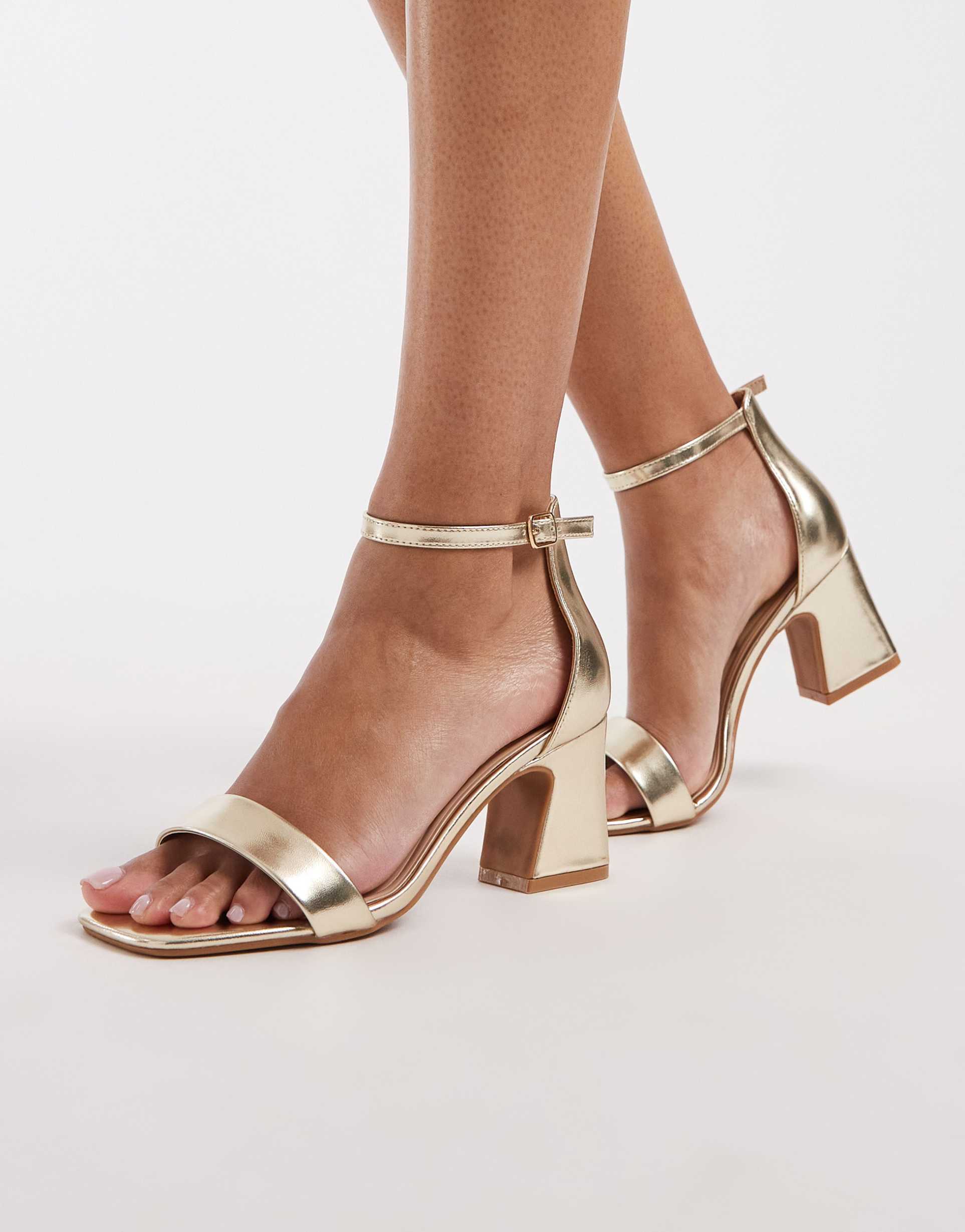 seqwl wide fit leal block heeled sandals in gold