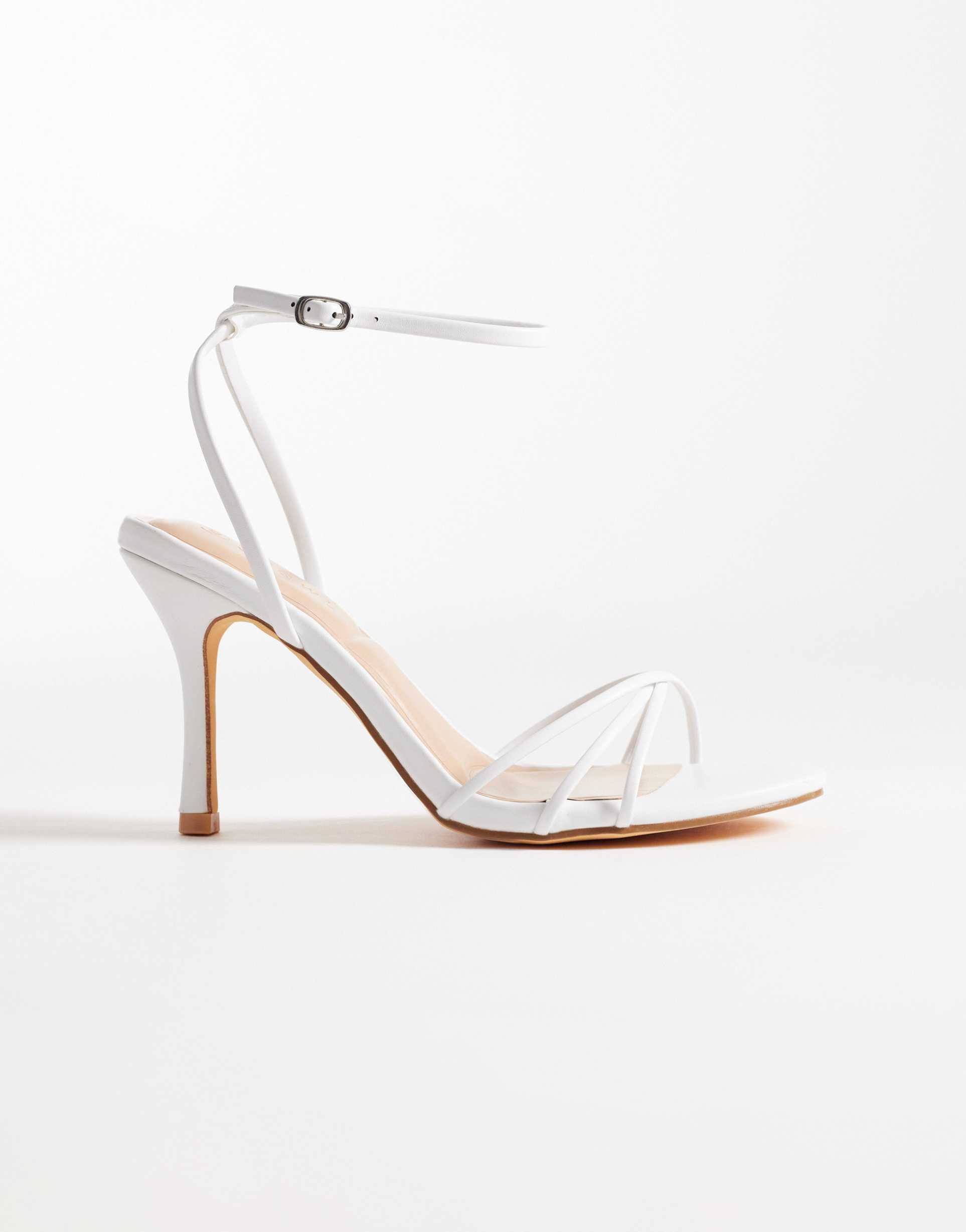 seqwl wide fit lolly heeled sandals in white