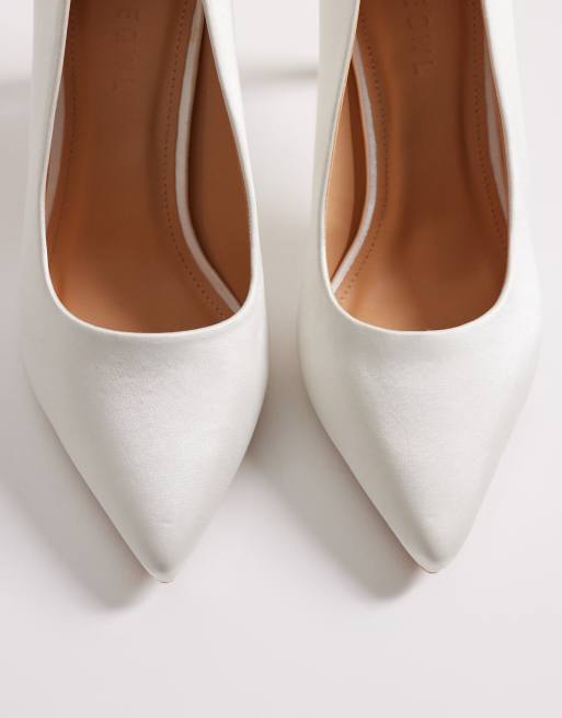 SEQWL Wide Fit – Petunia – Pumps aus weißem Satin, weite Passform, 4 von 4