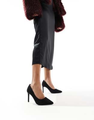 pointed pumps with stiletto heel in black