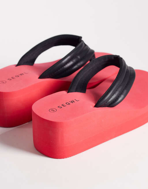 SEQWL Wide Fit – Röda/svarta skor med flatformsula och kilklackar, 2 av 4