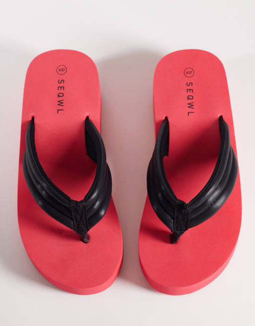 SEQWL Wide Fit – Röda/svarta skor med flatformsula och kilklackar, 4 av 4