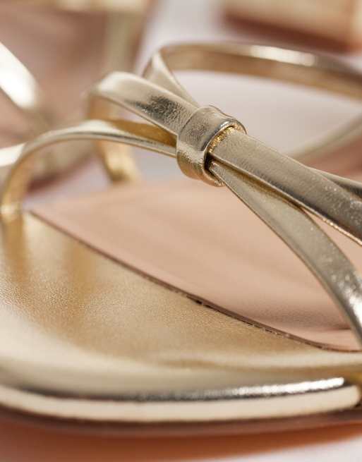 SEQWL Wide Fit - Sandali minimal con tacco largo e fascette sottili color oro, 4 di 4