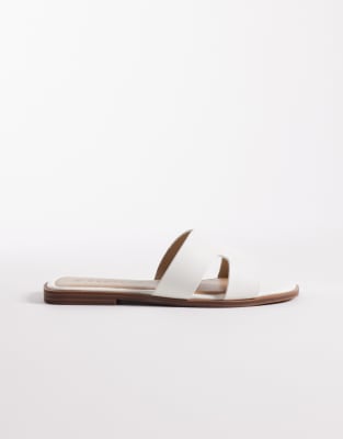 SEQWL Wide Fit - Storke - Flache Sandalen in Weiß, weite Passform