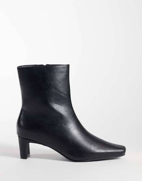 SEQWL Wide Fit Woody Stiefeletten mit Kitten-Heel und eckiger Spitze aus schwarzem Kunstleder - view 1