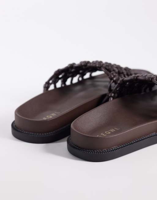 SEQWL woven flat sandals in brown, 4 of 4