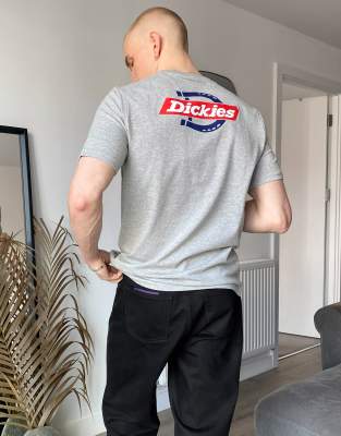 фото Серая футболка с принтом на спине dickies ruston-серый