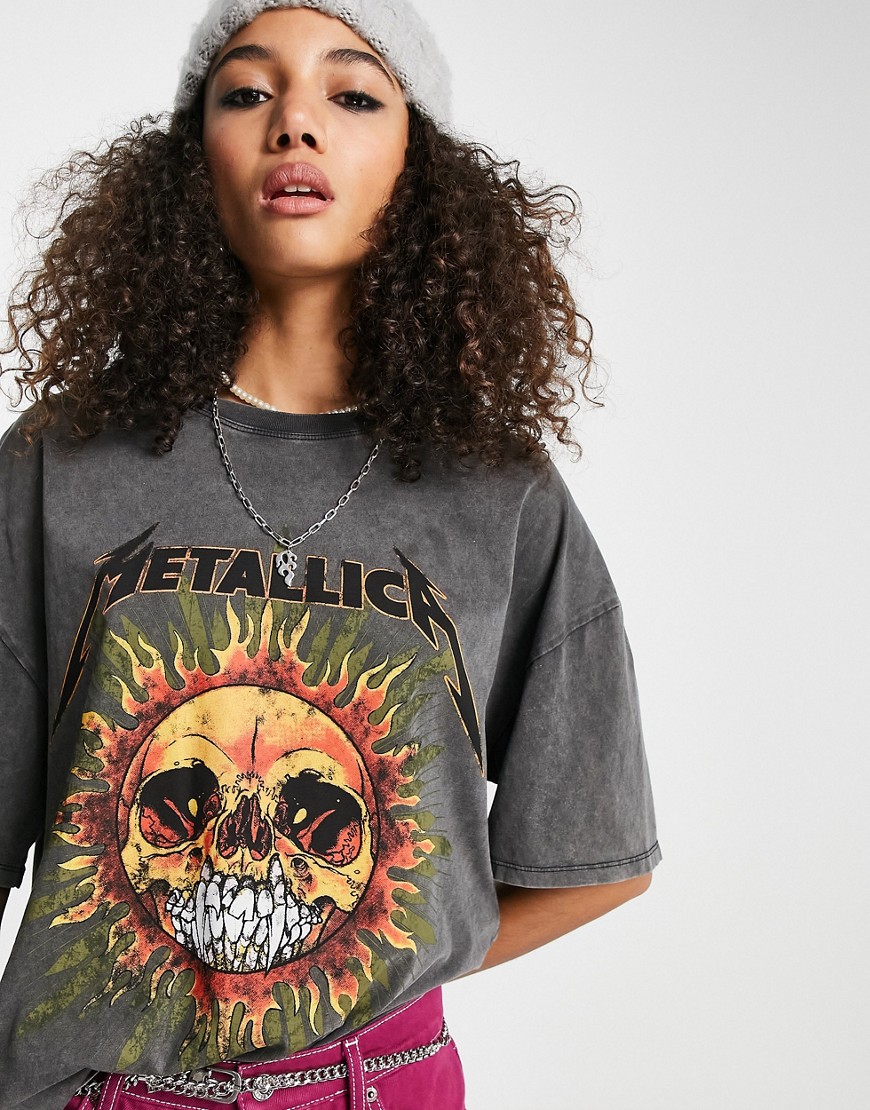 фото Серая выбеленная футболка с принтом «metallica» в стиле рок bershka-серый