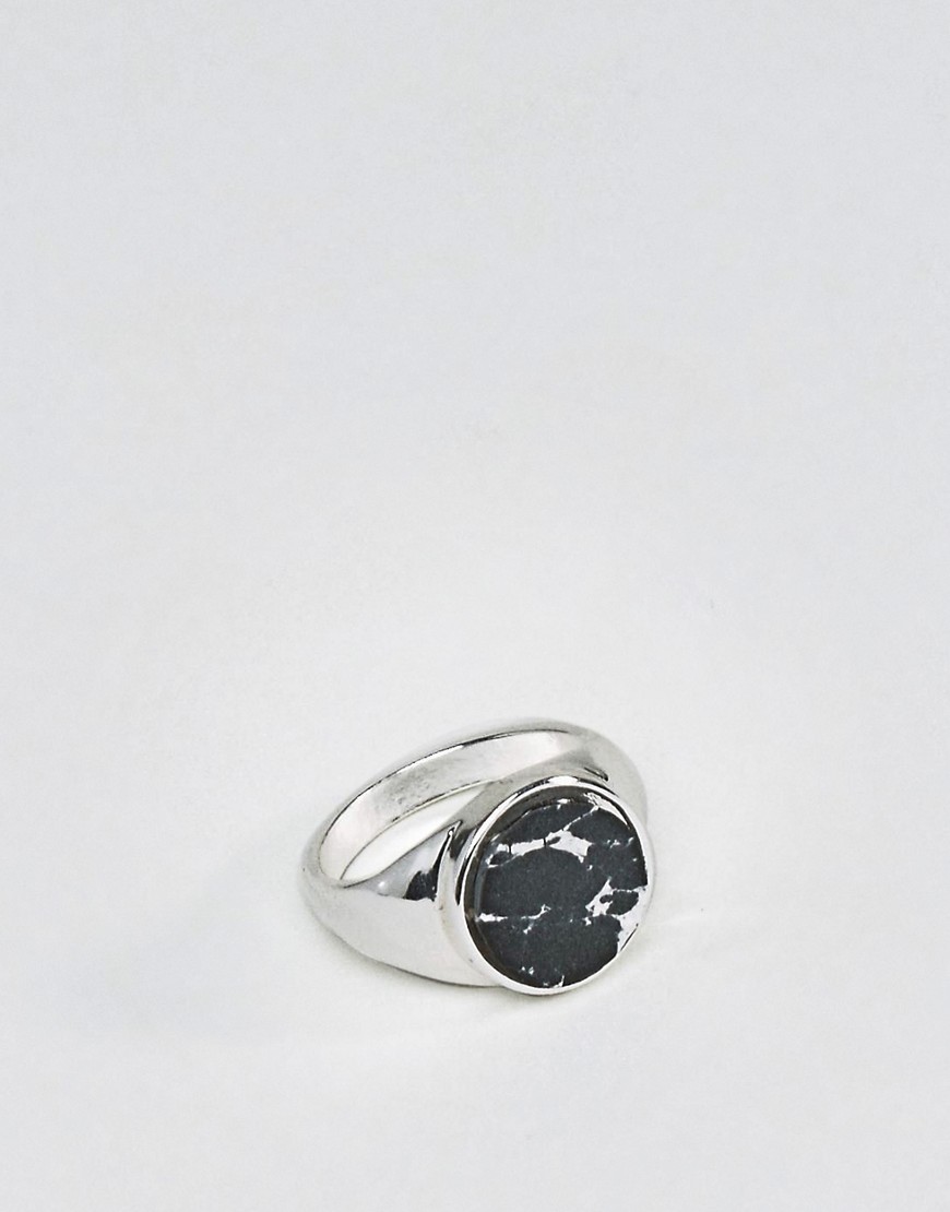 фото Серебристое кольцо-печатка с черным камнем chained & able-серебряный