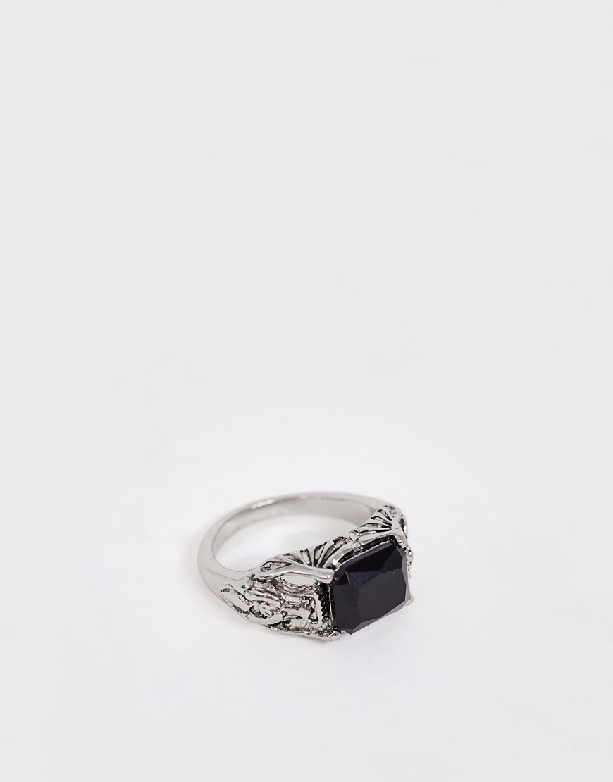 фото Серебристое кольцо-печатка с черным камнем topman-серебряный