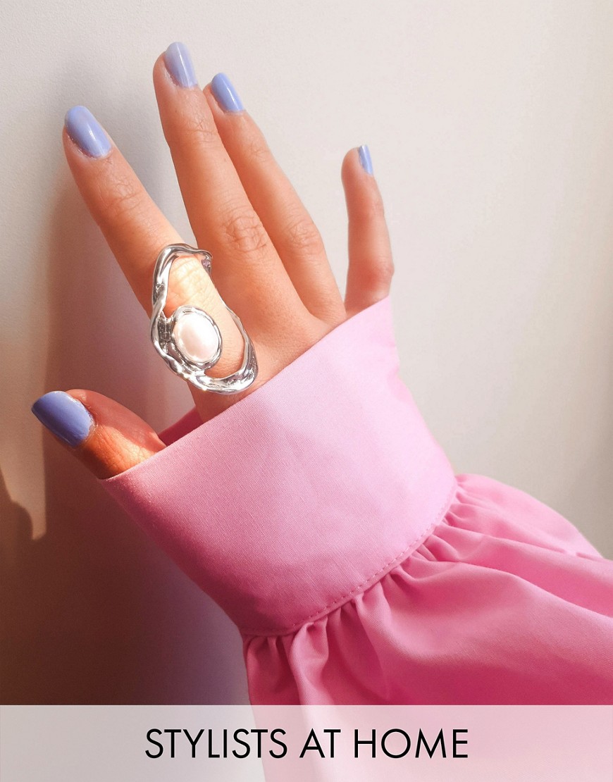 фото Серебристое кольцо с искусственным жемчугом topshop-серебряный