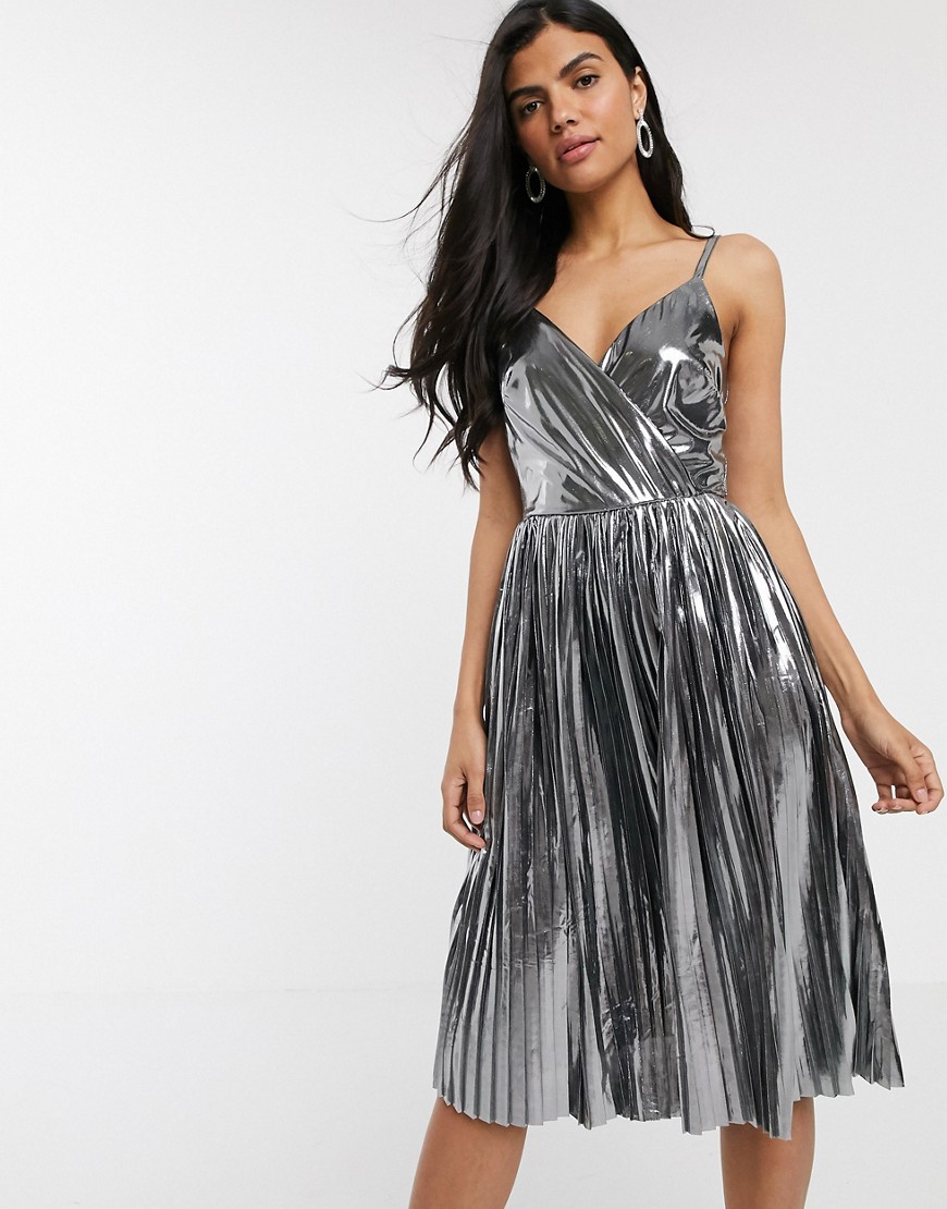 фото Серебристое плиссированное платье миди с эффектом металлик river island-серебряный