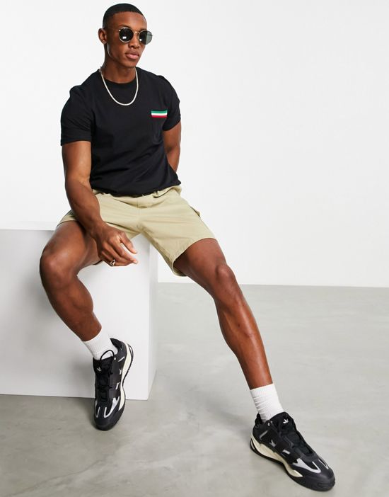 https://images.asos-media.com/products/sergio-tacchini-pocket-t-shirt-in-black/202697930-4?$n_550w$&wid=550&fit=constrain