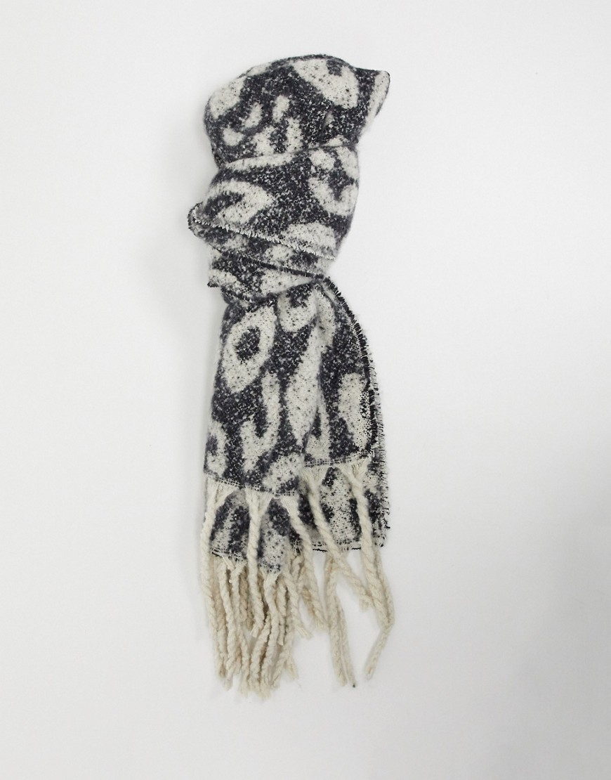 фото Серо-кремовый шарф со звериным принтом и кисточками french connection-черный