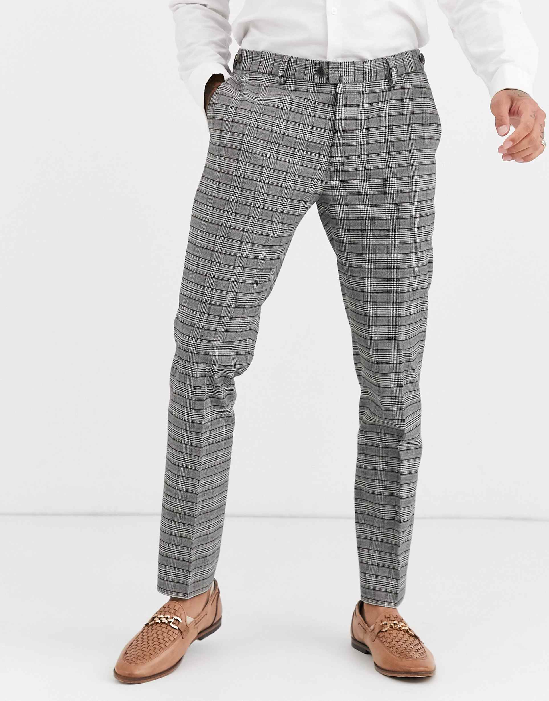 Классические брюки в клетку мужские. Серые брюки river island серый. Серые клетчатые штаны. Серые клетчатые брюки мужские слим фит. Серые клетчатые штаны.