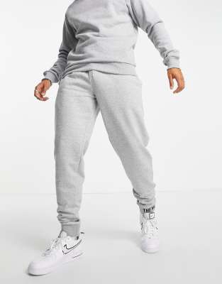 Брюки и меггинсы Серые джоггеры The North Face Zumu-Серый