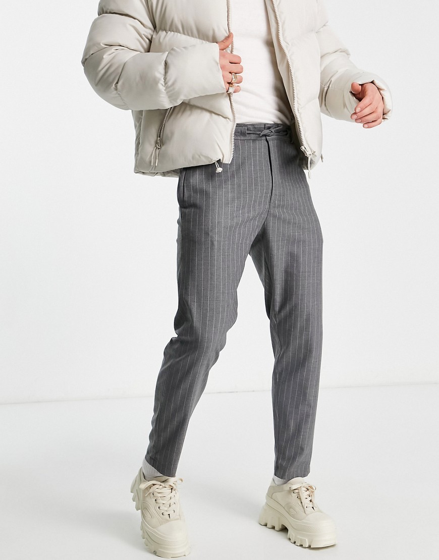 фото Серые строгие брюки зауженного кроя в тонкую полоску bolongaro trevor-серый