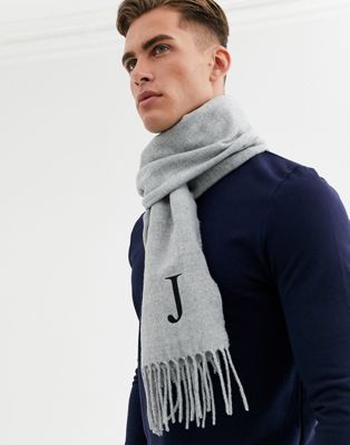фото Серый персонализированный шарф с вышитым инициалом \"j\" asos design