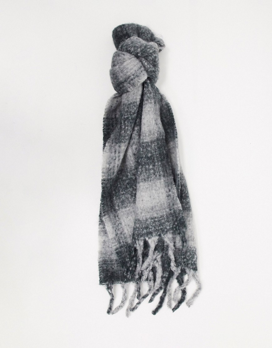 фото Серый пушистый шарф в клетку с добавлением шерсти asos design-мульти