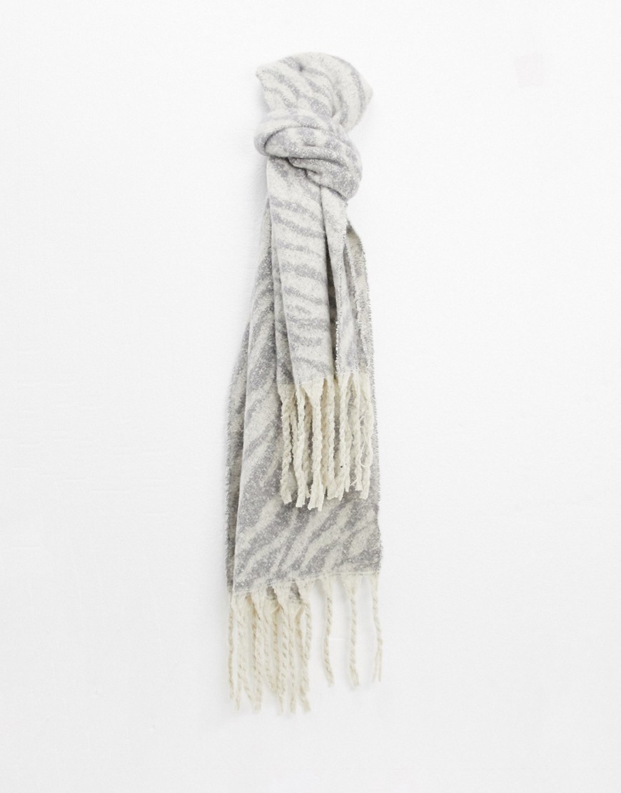 фото Серый шарф со звериным принтом и кисточками aldo