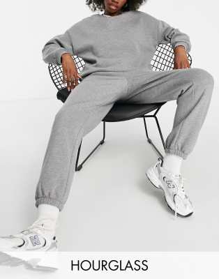 Спортивные костюмы Серый спортивный костюм со свитшотом и джоггерами ASOS DESIGN Hourglass