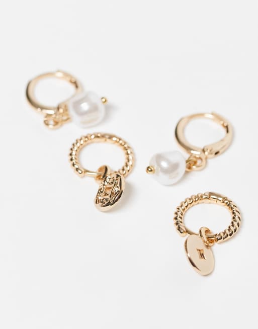 Set de 2 pares de pendientes de aro chapados en oro de 14 quilates con colgante de moneda y perlas de la colección Z de Accessorize, 3 de 3