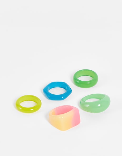 Set de 5 anillos multicolor de plástico de ASOS DESIGN