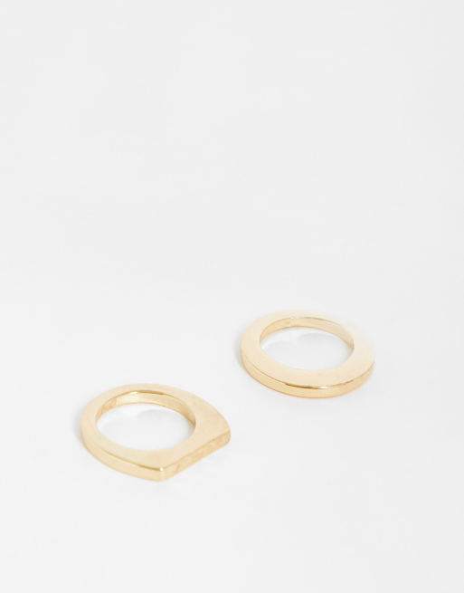Set de anillos dorados apilables con diseño repujado de Bolongaro Trevor