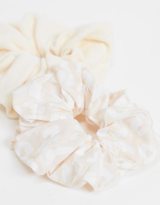Set de coleteros grandes de tonos naturales exclusivos de The Flat Lay Co. x ASOS, 2 de 4