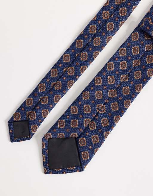 Set de corbata y pañuelo de bolsillo azul oscuro con estampado vintage de ASOS DESIGN, 3 de 3