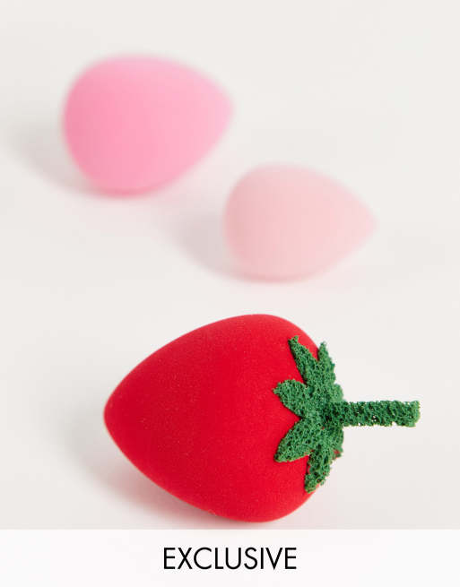 Set de esponjas con forma de fresa exclusivo en ASOS de Spectrum x Hello Kitty
