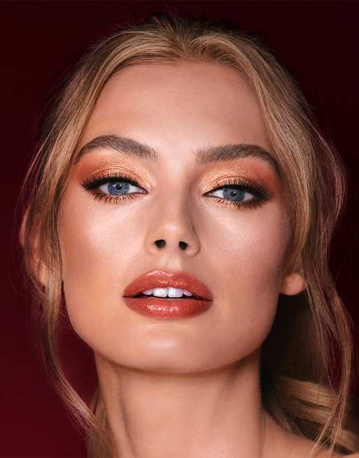 Set de maquillaje The Queen of Glow Look de Charlotte Tilbury: Tono Light, 2 de 3