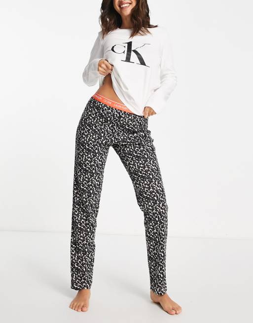 de regalo de pijama de top de manga larga y pantalones con animal bolsa de Calvin Klein CK One | ASOS