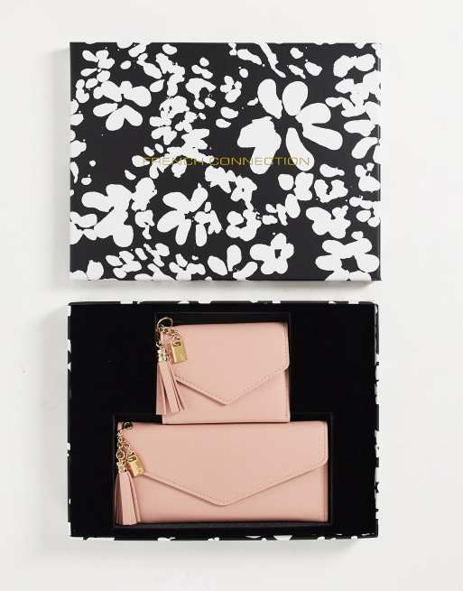 Set de regalo rosa polvoriento con borlas de French Connection