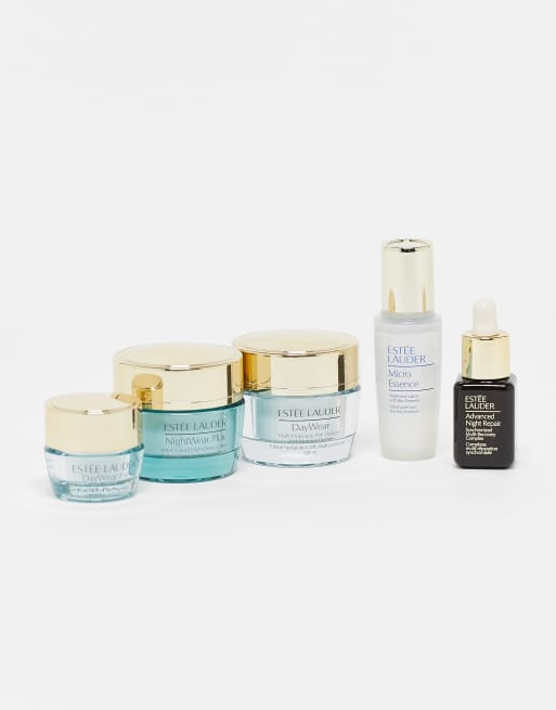 Set de regalo Stay Young. Start Now. Daily Skin Defenders de Estée Lauder, 2 de 4