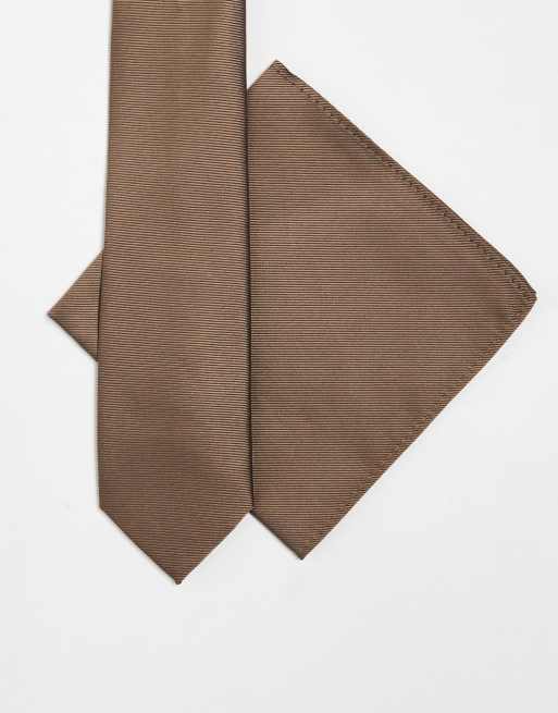 Set marrón claro de corbata y pañuelo de bolsillo de ASOS DESIGN