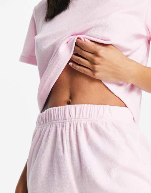 Set rosa de camiseta y pantalones cortos de tejido de rizo de Missguided, 2 de 4