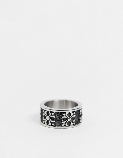 Seven London band ring in silver with text and pattern engraving