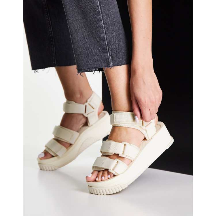 Shaka Neo Bungy platform sandals with double strap in natural