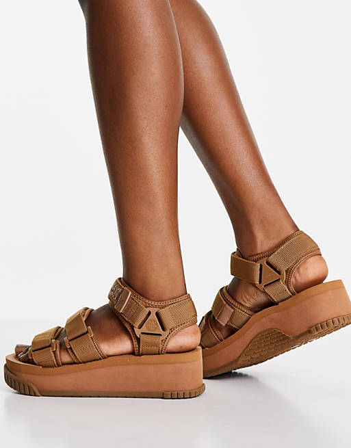 Shaka Neo Bungy platform sandals with double strap in tan
