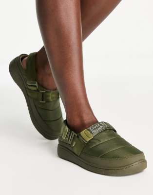 Shaka Schalf clog with removable straps in water repellant olive nylon