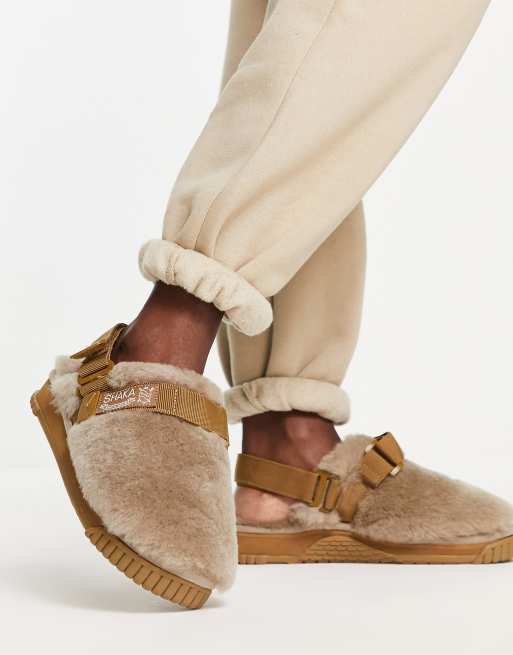 Shaka Snug Mouton clogs in beige sheepskin | ASOS