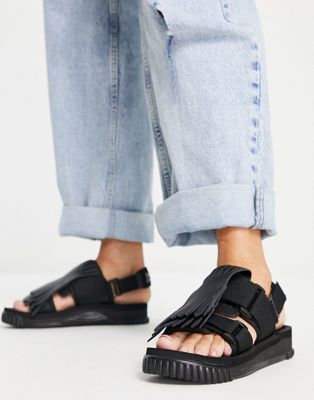 Shaka Weekender Kilt sandals with removable strap in black leather