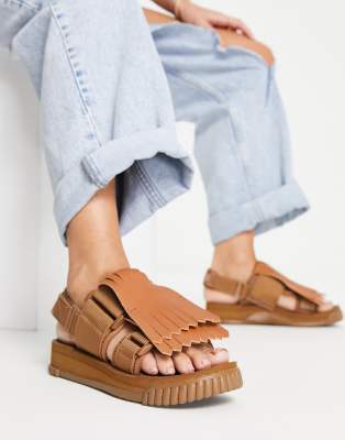 Shaka Shaka weekender kilt sandals with removable strap in moca leather-Brown