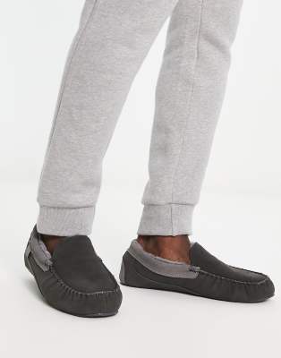 contrast moccasin slipper in gray