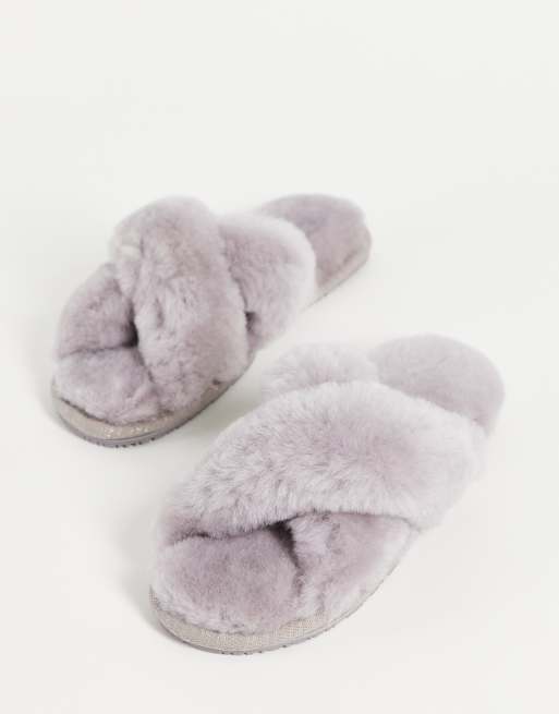 Sheespkin by Totes - Pantoffels met gekruiste banden in grijs