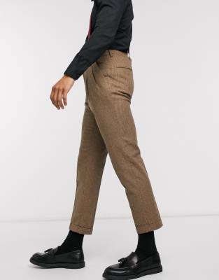 brown cropped trousers