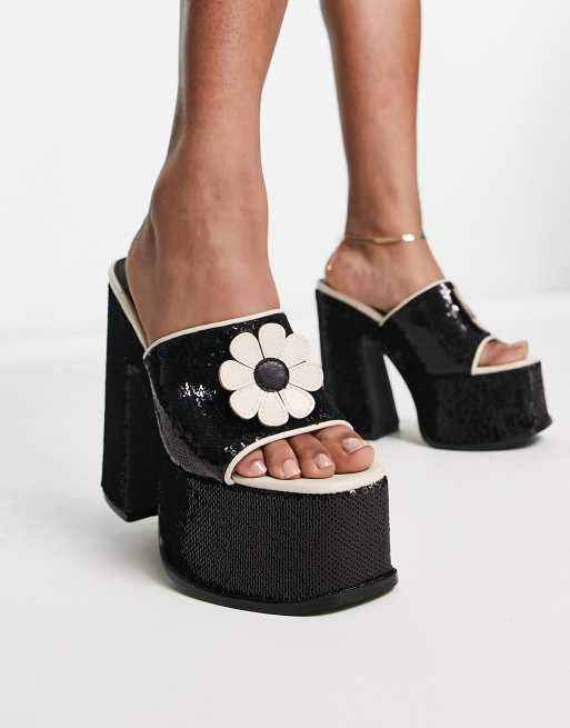 Shelly's London - Eve - Mule-sandaler med blomstermønster i sort og hvid 