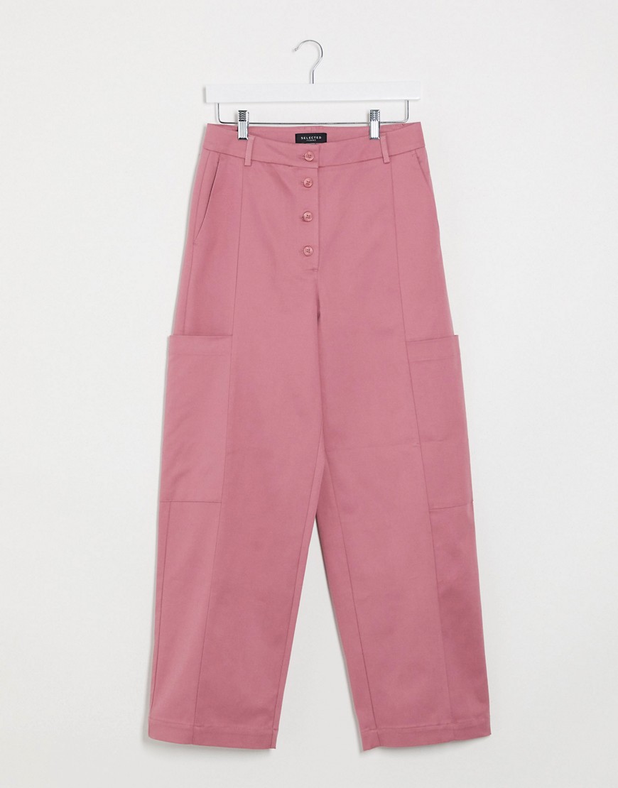 фото Широкие атласные брюки в стиле милитари от комплекта selected-розовый