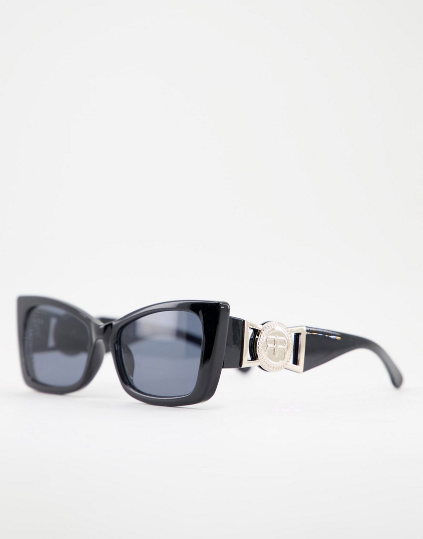 фото Широкие черные солнцезащитные очки «кошачий глаз» с декором в виде монеты на дужке river island-черный